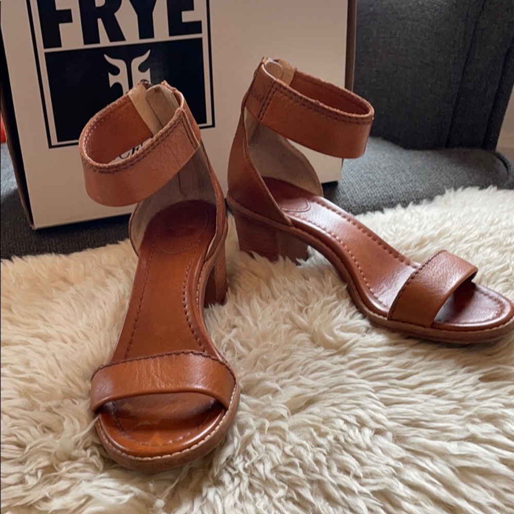 Frye Brielle Back Zip Sandal 6.5